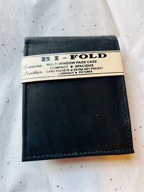 Bi-Fold Genuine Leather Compact Pass Case - Black